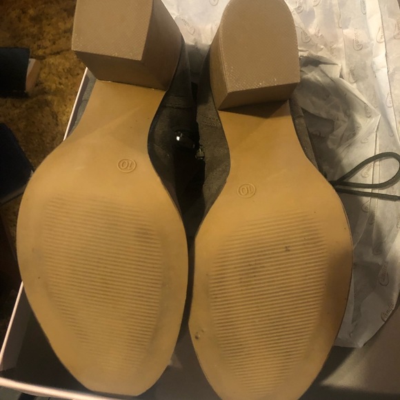 NIB Candies Olive Green booties - Picture 3 of 3